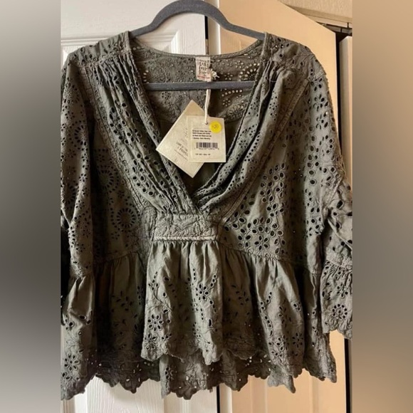 Magnolia Pearl Eyelet Top in Ozzy NWT - Picture 4 of 7